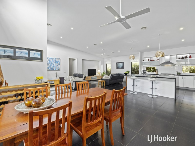 2 Honeyeater Circuit, Inverloch VIC 3996