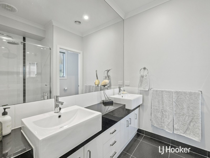 2 Honeyeater Circuit, Inverloch VIC 3996