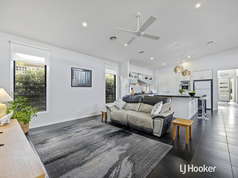 2 Honeyeater Circuit, Inverloch VIC 3996