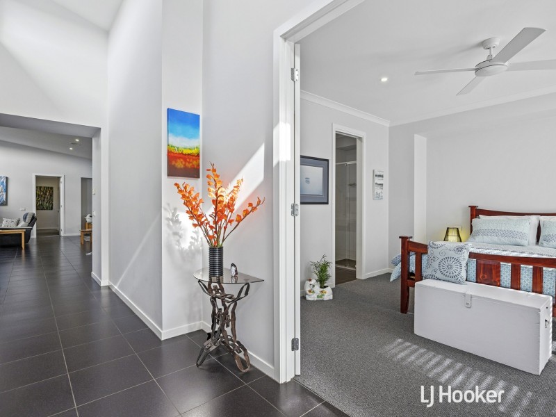 2 Honeyeater Circuit, Inverloch VIC 3996