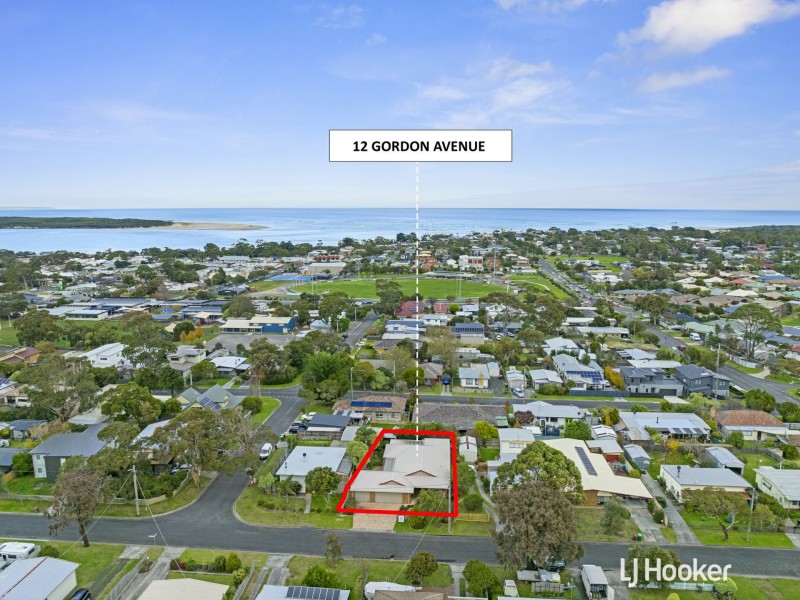 12 Gordon Avenue, Inverloch VIC 3996