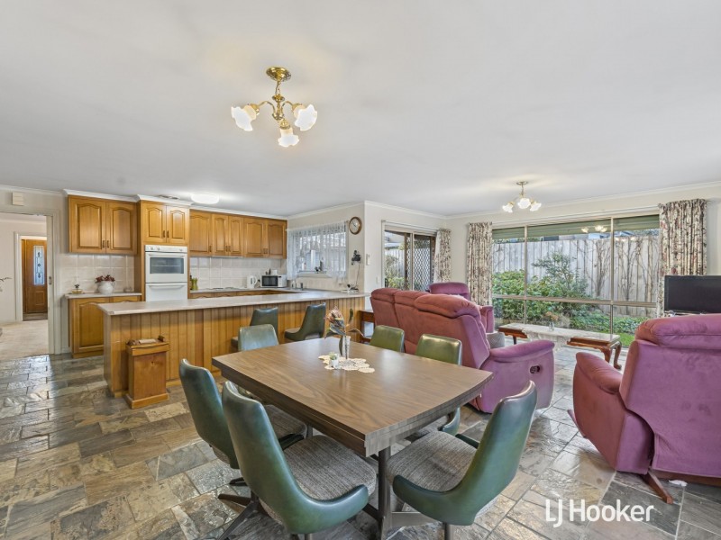 12 Gordon Avenue, Inverloch VIC 3996