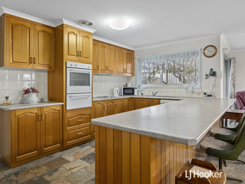 12 Gordon Avenue, Inverloch VIC 3996
