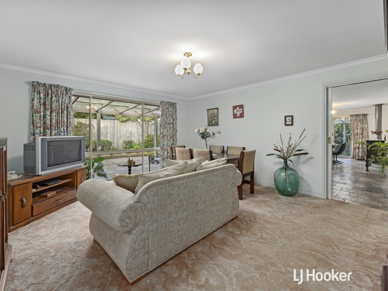 12 Gordon Avenue, Inverloch VIC 3996