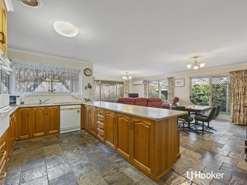 12 Gordon Avenue, Inverloch VIC 3996