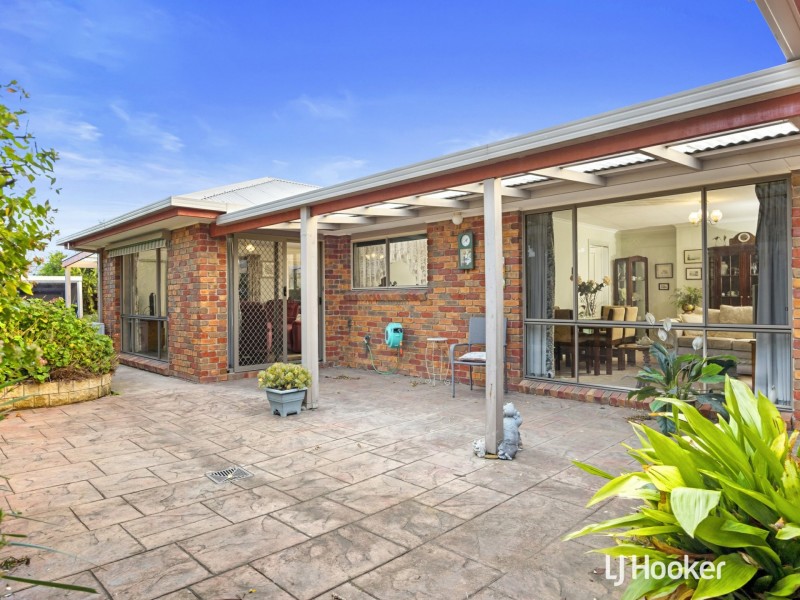 12 Gordon Avenue, Inverloch VIC 3996