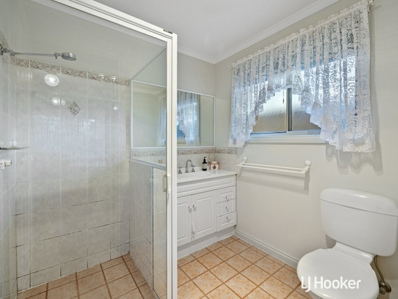 12 Gordon Avenue, Inverloch VIC 3996