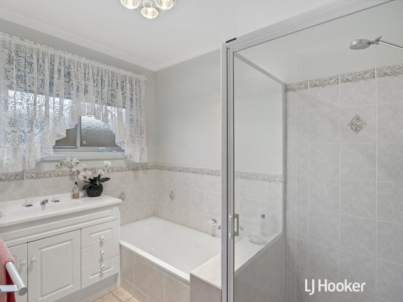 12 Gordon Avenue, Inverloch VIC 3996