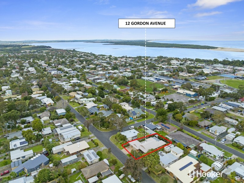 12 Gordon Avenue, Inverloch VIC 3996