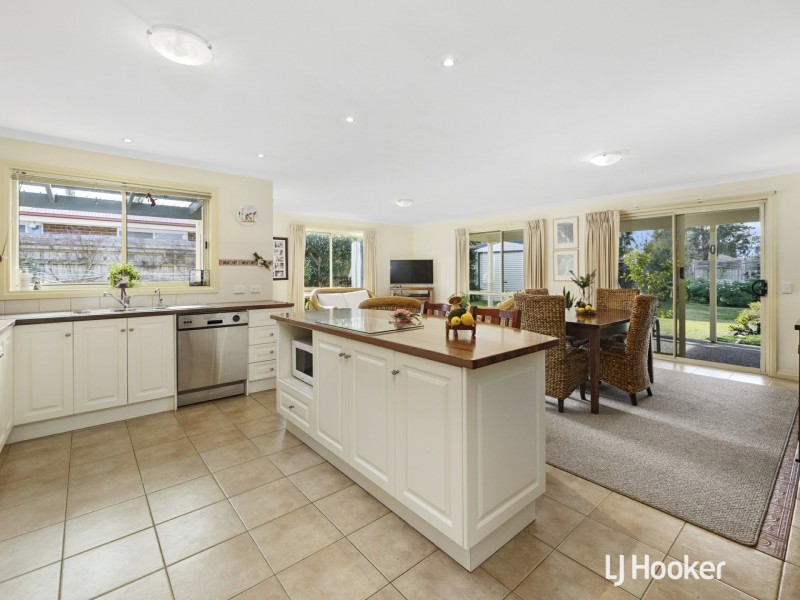 22 Woodland Heath Drive, Inverloch VIC 3996