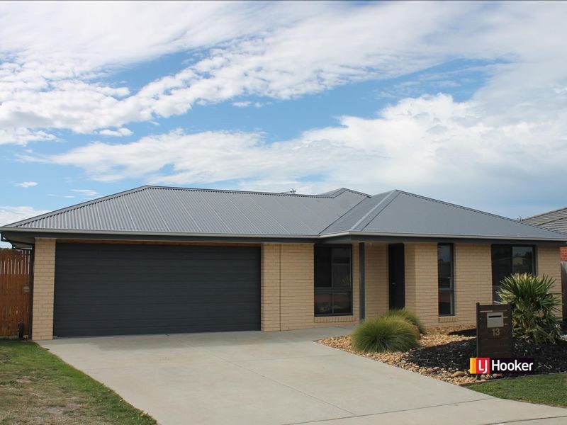 13 Dalmont Bay Court, Inverloch VIC 3996