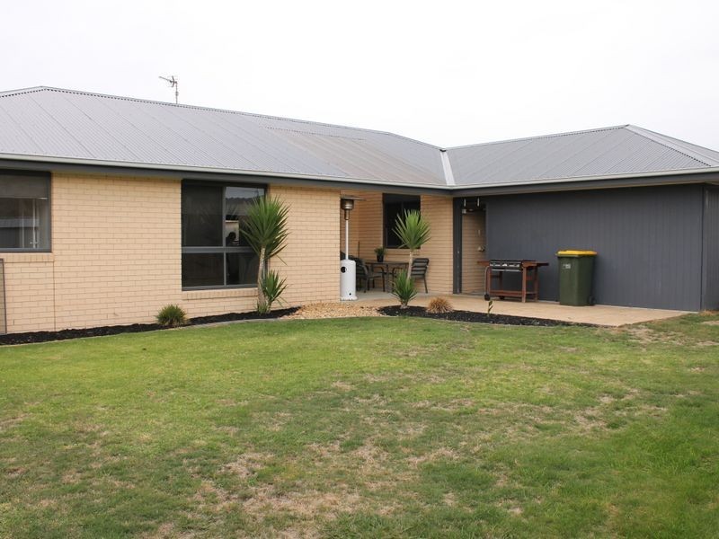 13 Dalmont Bay Court, Inverloch VIC 3996