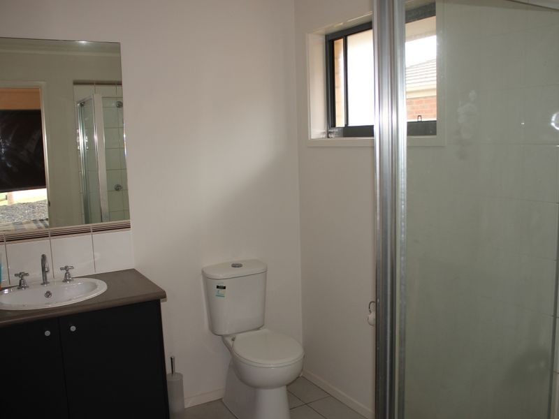 13 Dalmont Bay Court, Inverloch VIC 3996