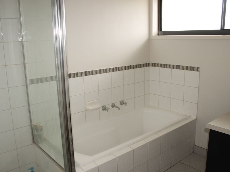 13 Dalmont Bay Court, Inverloch VIC 3996