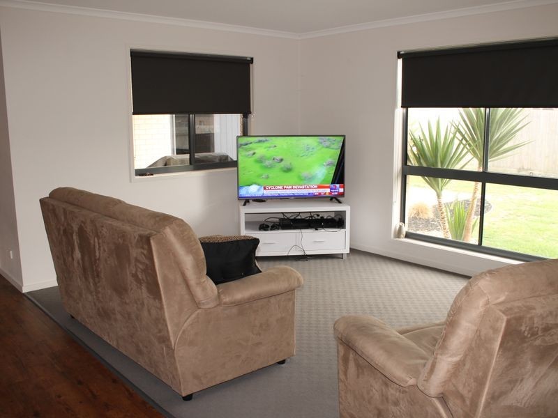 13 Dalmont Bay Court, Inverloch VIC 3996