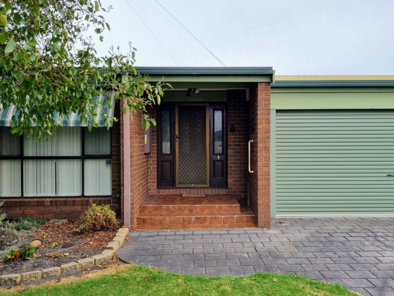 25 Youll Grove, Inverloch VIC 3996
