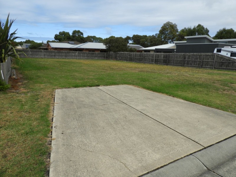 11 Diane Place, Inverloch VIC 3996