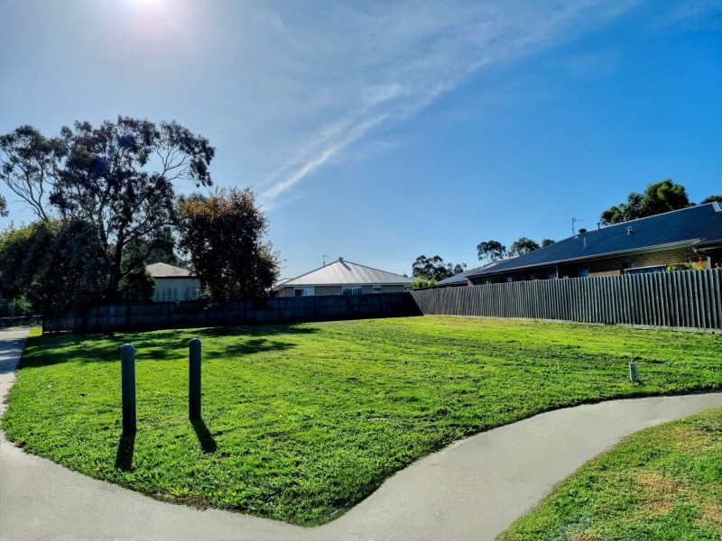 17 Diane Place, Inverloch VIC 3996