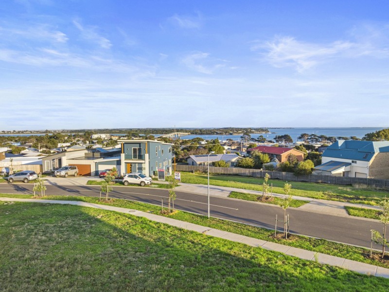 11 Longfin Crescent, San Remo VIC 3925