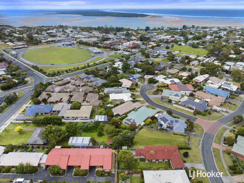 10 Woodland Heath Drive, Inverloch VIC 3996