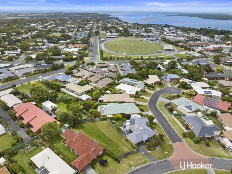 10 Woodland Heath Drive, Inverloch VIC 3996