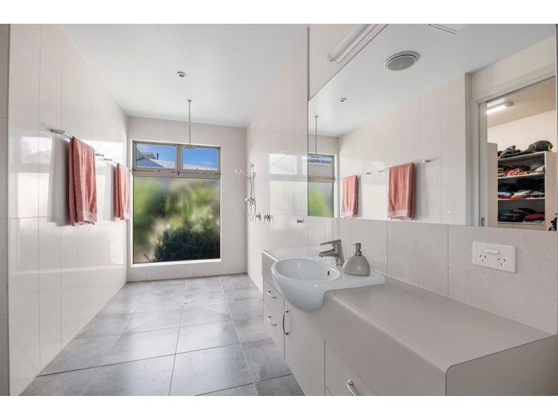 16 Paperbark Place, Inverloch VIC 3996