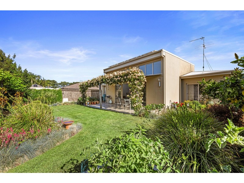 16 Paperbark Place, Inverloch VIC 3996