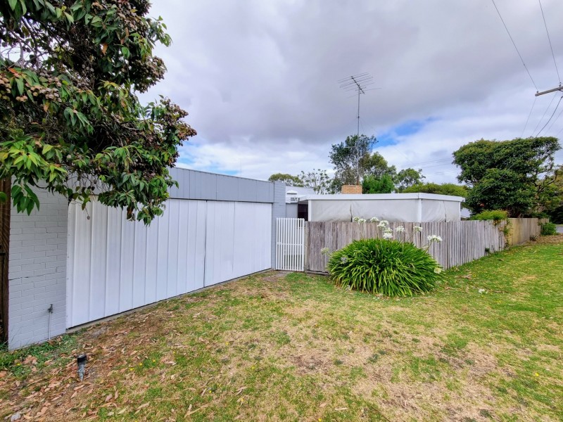 105 Bayview Avenue, Inverloch VIC 3996