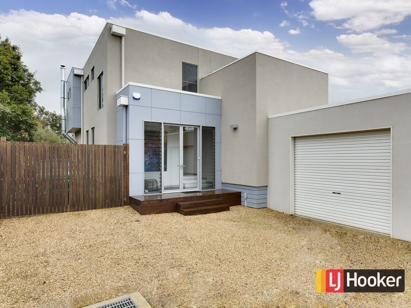 2/12 Ebor Avenue, Inverloch VIC 3996