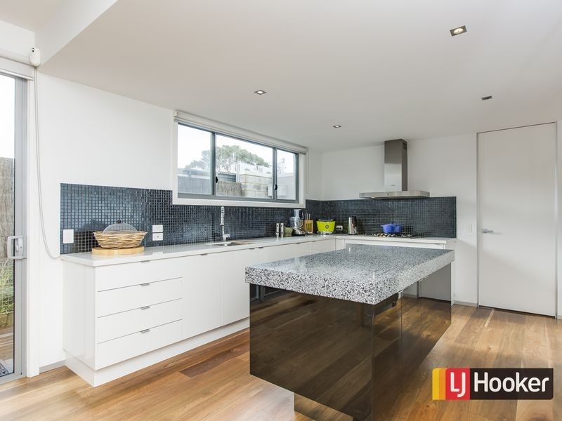 2/12 Ebor Avenue, Inverloch VIC 3996