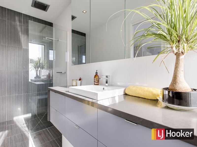 2/12 Ebor Avenue, Inverloch VIC 3996