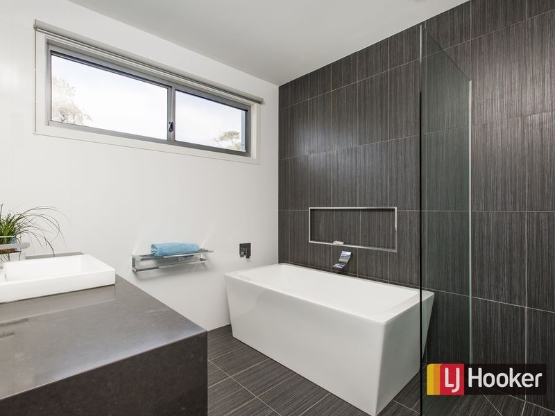 2/12 Ebor Avenue, Inverloch VIC 3996