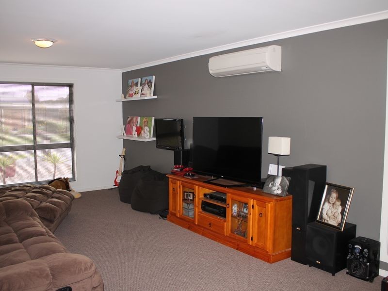 8 Surrey Place, Inverloch VIC 3996