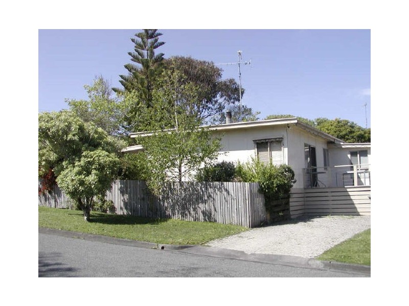 22 Bruce Street, Inverloch VIC 3996