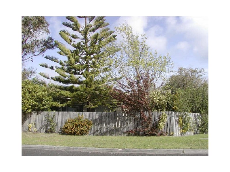 22 Bruce Street, Inverloch VIC 3996