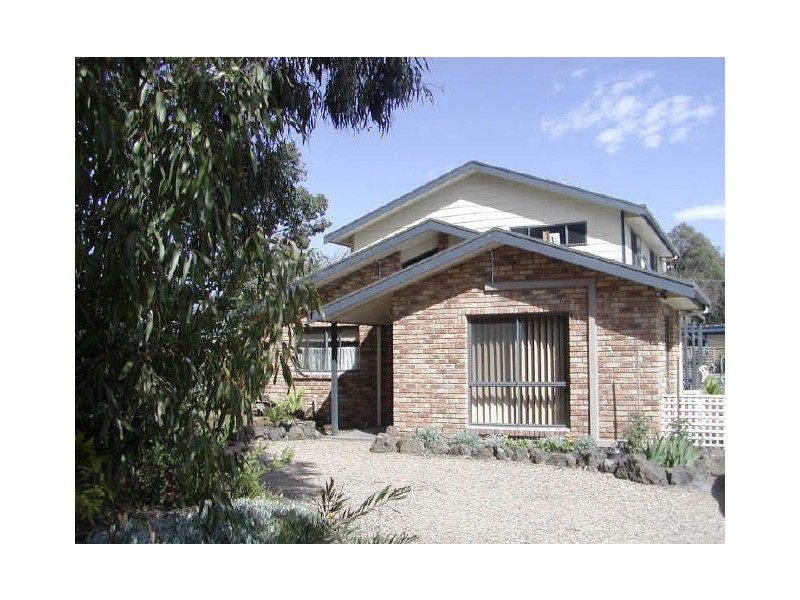 2 Kenways Court, Inverloch VIC 3996