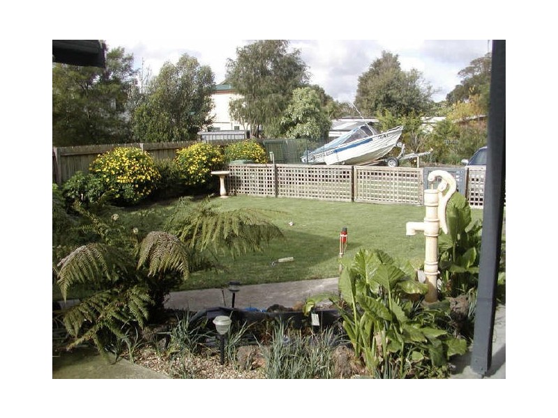 2 Kenways Court, Inverloch VIC 3996