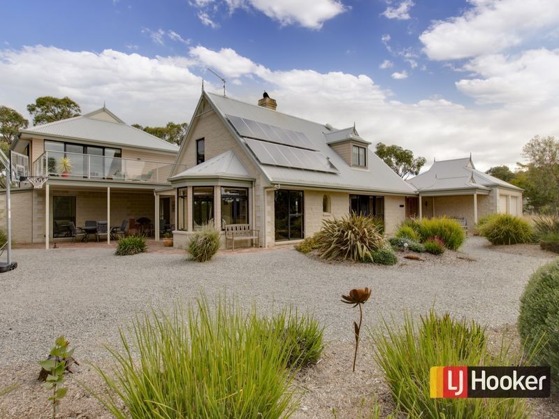 120 Albert Ruttle Drive, Inverloch VIC 3996