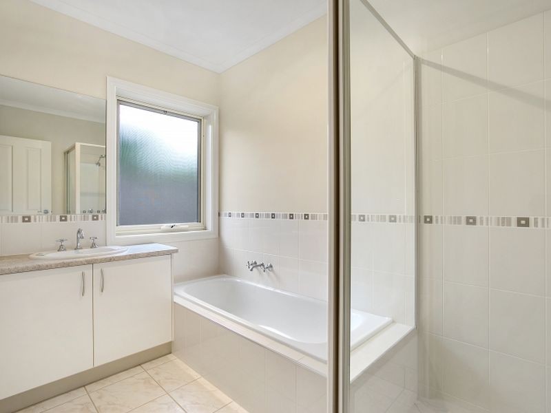 10 Paperbark Place, Inverloch VIC 3996