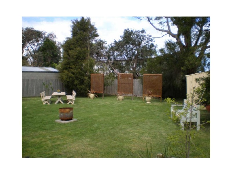 20 Gordon Avenue, Inverloch VIC 3996