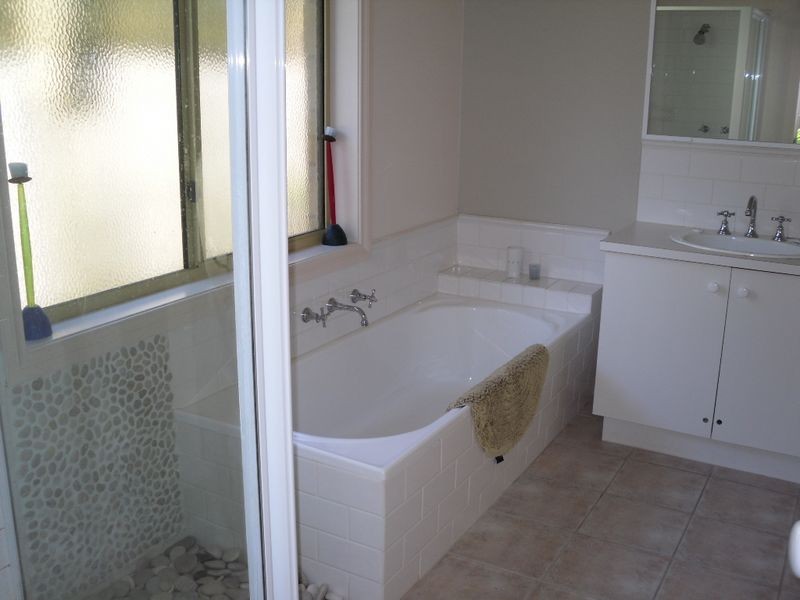 2 Streeton Court, Inverloch VIC 3996