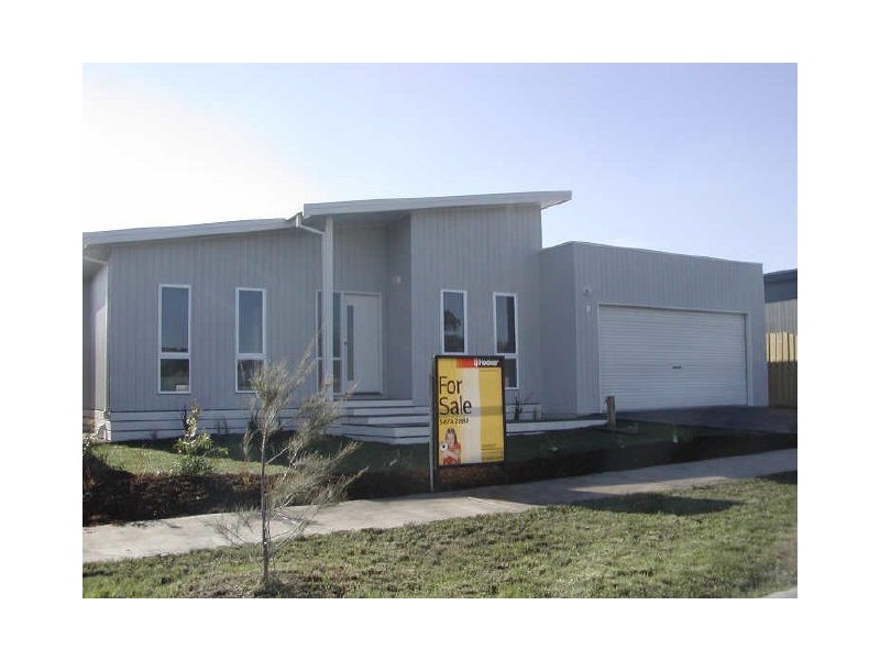 8 Diane Place, Inverloch VIC 3996