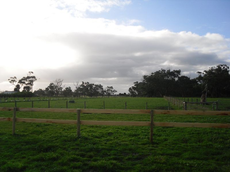 735 Lynnes Road, Wattle Bank VIC 3995