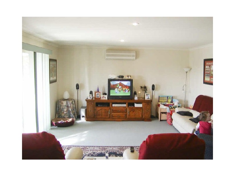 6 Heather Grove, Inverloch VIC 3996