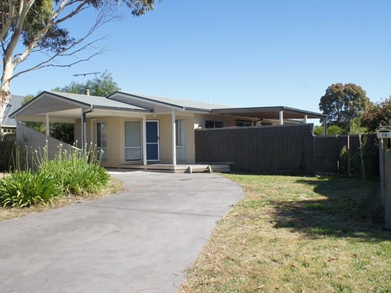 16 Leicester Square, Inverloch VIC 3996