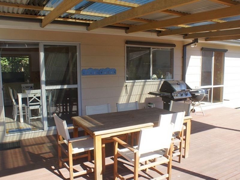 16 Leicester Square, Inverloch VIC 3996