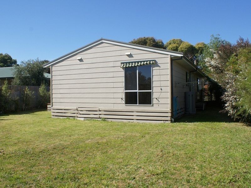 16 Leicester Square, Inverloch VIC 3996