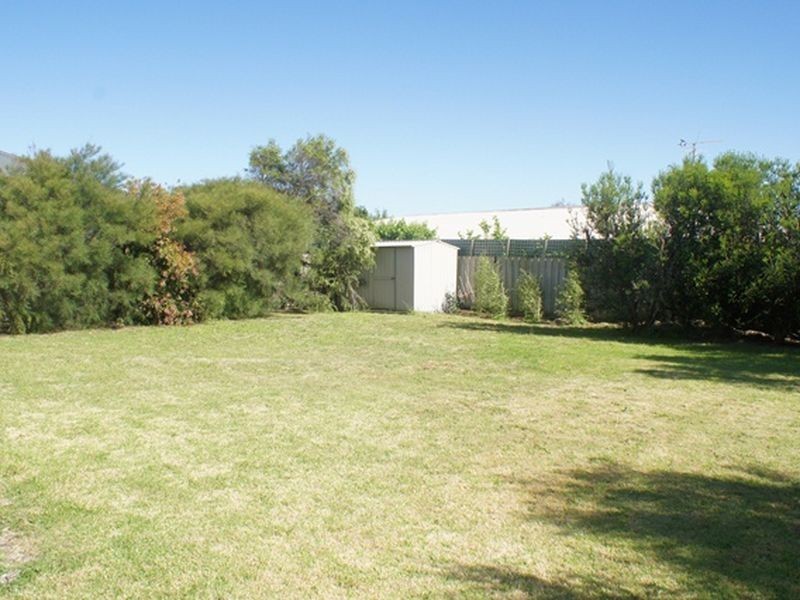 16 Leicester Square, Inverloch VIC 3996