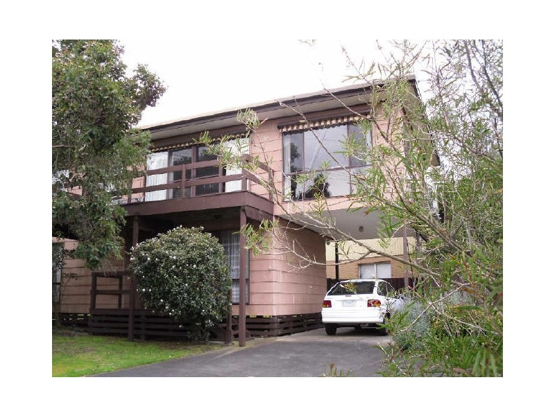 60 Bayview Avenue, Inverloch VIC 3996