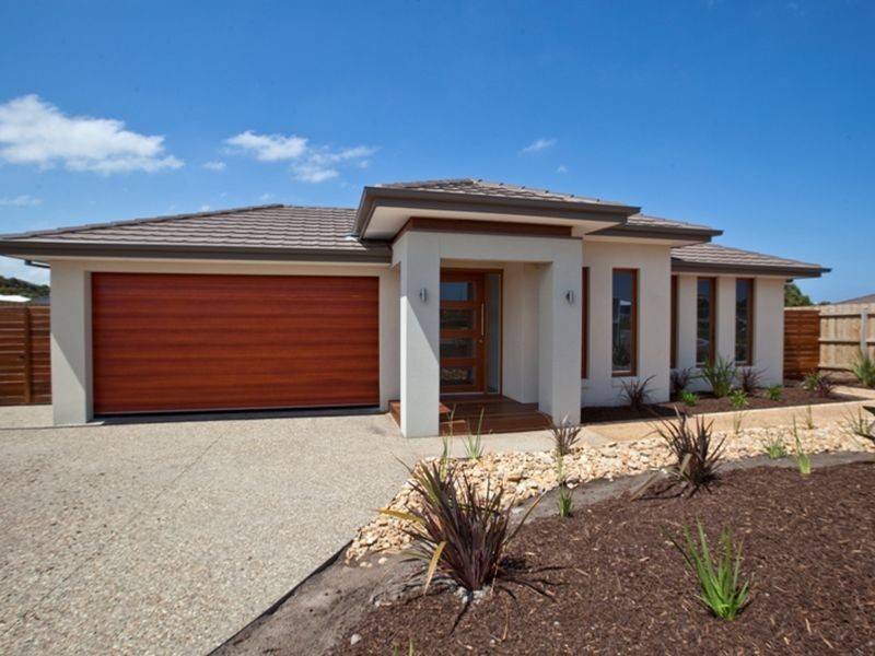 18 Surrey Place, Inverloch VIC 3996